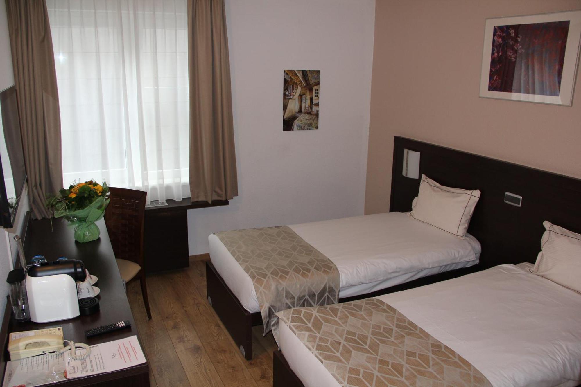 Threeland Hotel Petange Luaran gambar