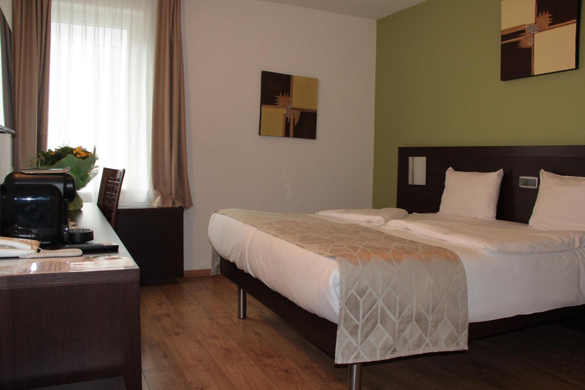 Threeland Hotel Petange Luaran gambar