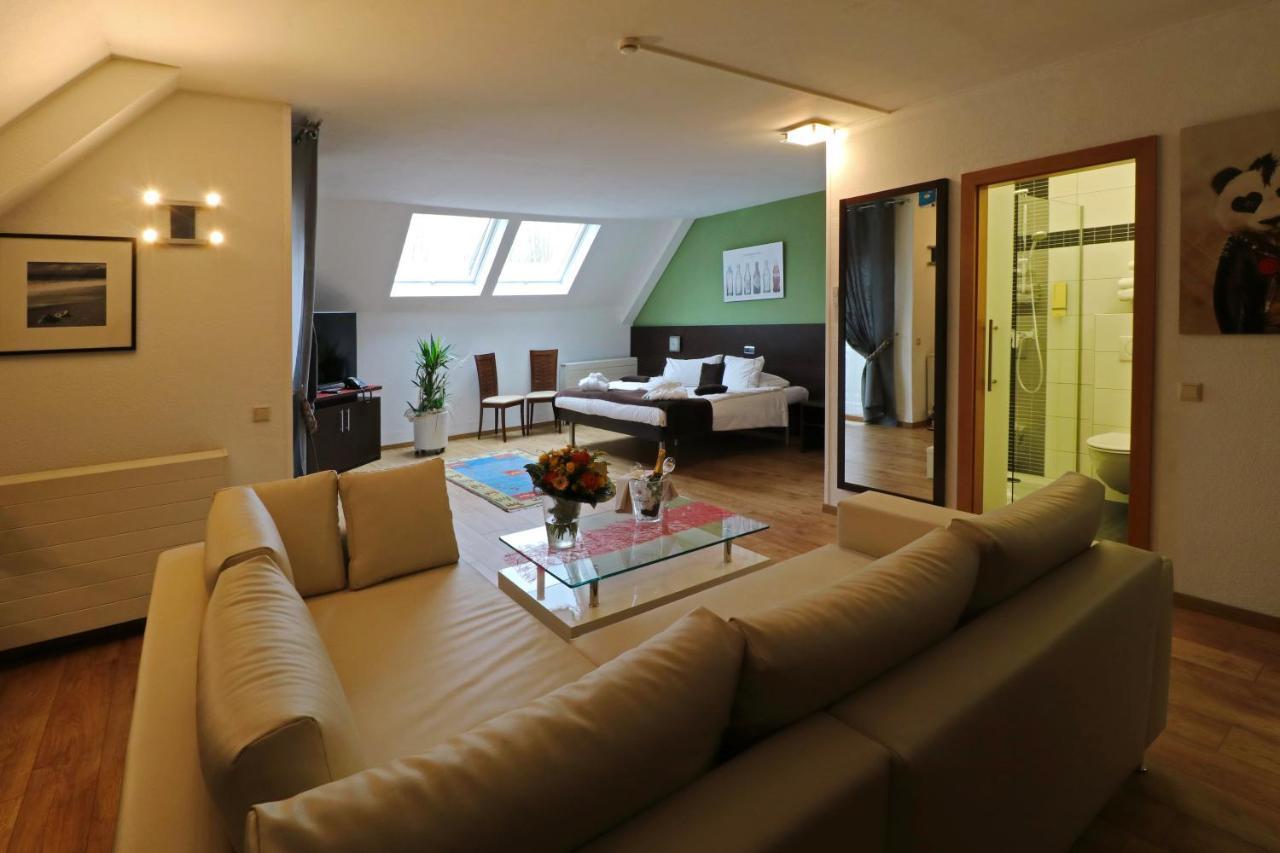 Threeland Hotel Petange Luaran gambar
