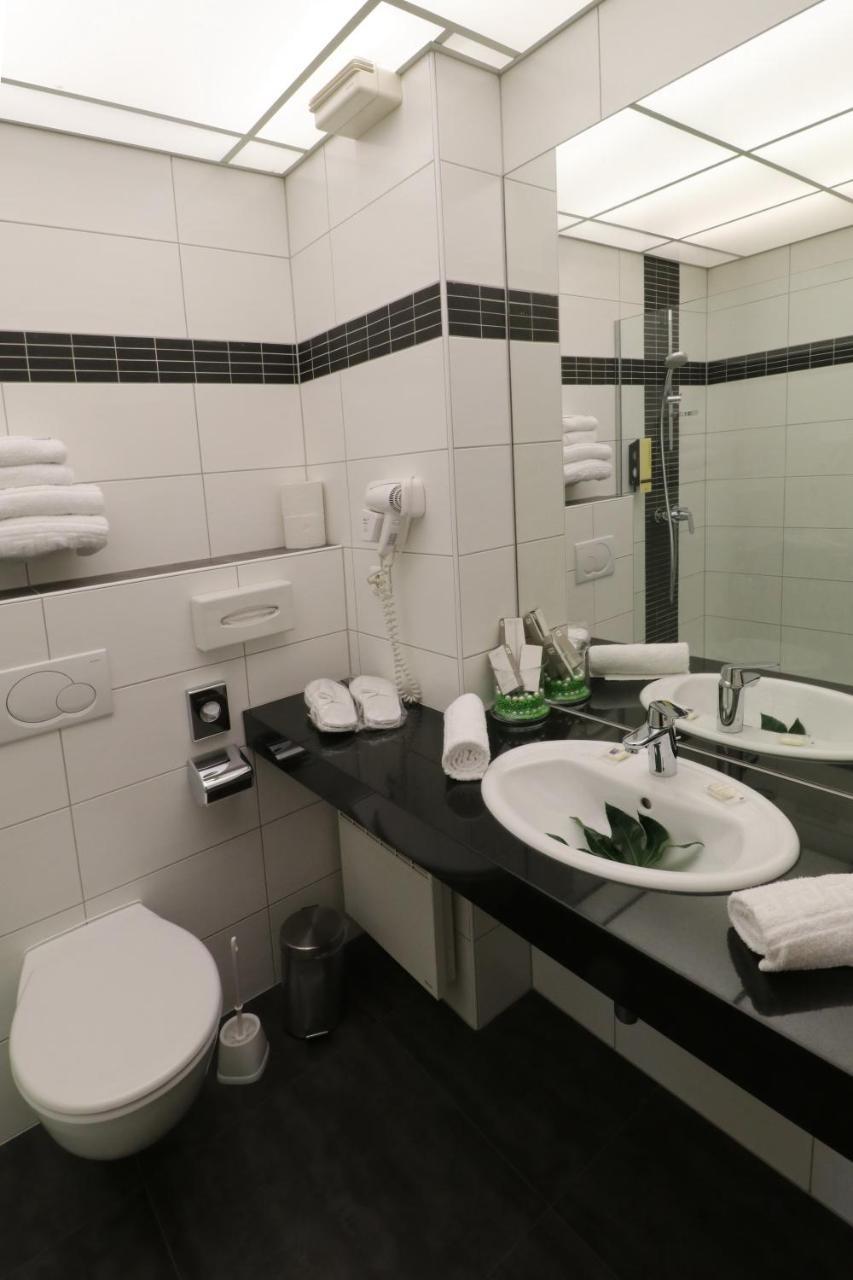 Threeland Hotel Petange Luaran gambar