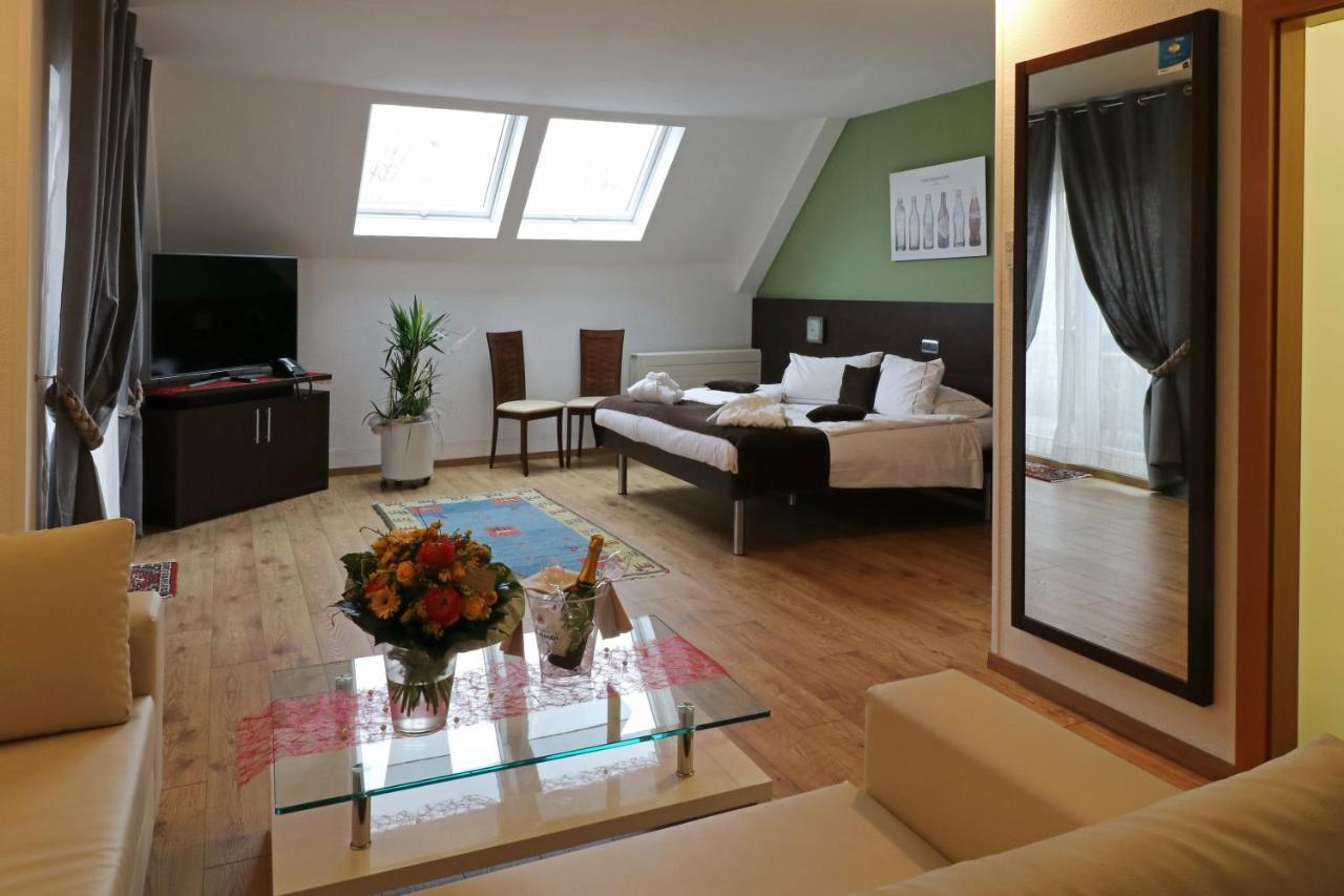Threeland Hotel Petange Luaran gambar